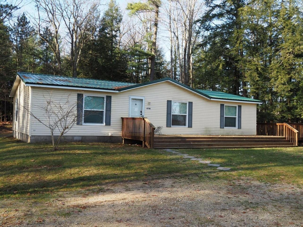 The Green Lake Getaway - Shared Lake Access! Interlochen ภายนอก รูปภาพ