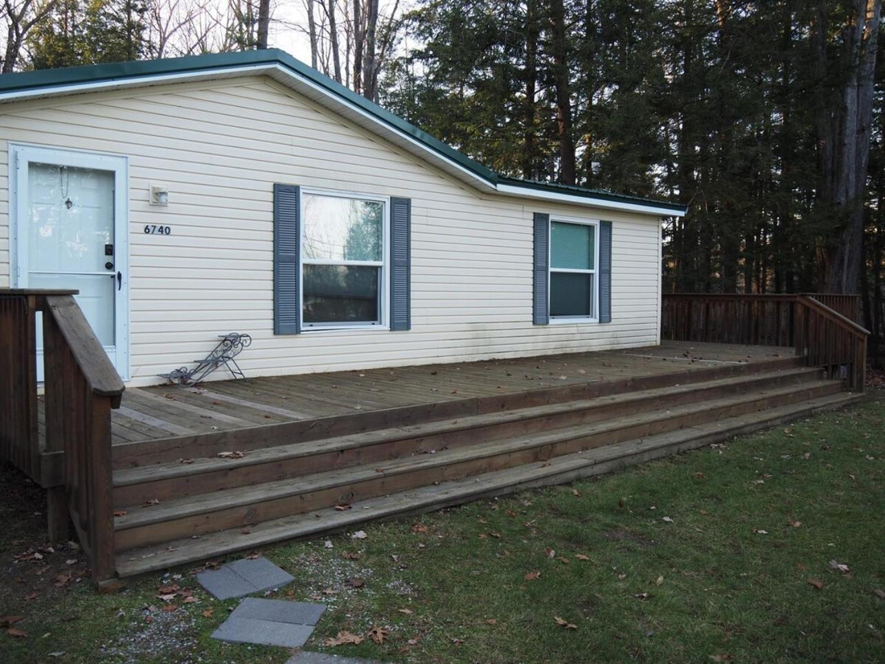 The Green Lake Getaway - Shared Lake Access! Interlochen ภายนอก รูปภาพ